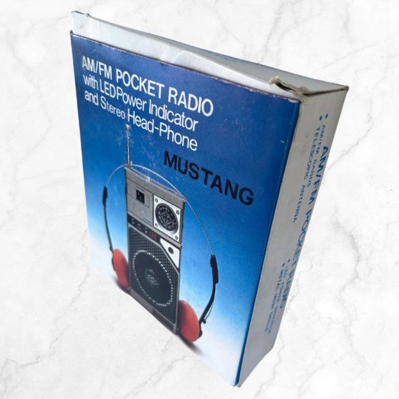 Vintage Mustang Red AM/FM Pocket Radio w/ Stereo Headphones 1980's NOS New - Picture 2 of 4